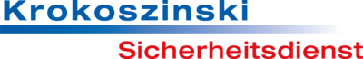 Ein Logo mit dem Text "Krokoszinski Sicherheitsdienst". Der Name "Krokoszinski" ist in blauer Schrift, darunter befindet sich ein Farbverlauf von Blau nach Weiß als Horizontallinie. Der Text "Sicherheitsdienst" ist in roter Schrift dargestellt.