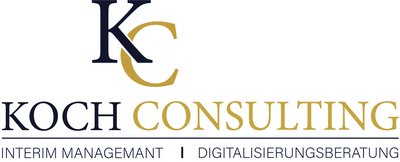 Das Bild zeigt das Logo von Koch Consulting. Es besteht aus den großen Buchstaben "K" und "C" in schwarzen und goldenen Farben. Darunter steht der Schriftzug "Koch Consulting" in Großbuchstaben, wobei "Koch" in schwarzer und "Consulting" in goldener Farbe geschrieben ist. Unterhalb des Firmennamens befindet sich der Slogan "Interim Management | Digitalisierungsberatung".