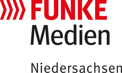 Das Bild zeigt das Logo von Funke Medien Niedersachsen. Der Schriftzug besteht aus den Worten "FUNKE Medien Niedersachsen", wobei "FUNKE" in roten Großbuchstaben geschrieben ist, während "Medien" und "Niedersachsen" in schwarzen Buchstaben darunter stehen. Links von "FUNKE" befinden sich drei rote, nach rechts zeigende Pfeile.