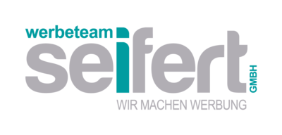 Logo des Unternehmens "werbeteam seifert GmbH" mit dem Slogan "Wir machen Werbung". Der Schriftzug ist in zwei Farben gehalten, türkis und grau. "Werbeteam" und "GmbH" sind in Türkis geschrieben, der Rest in Grau. Der Schriftzug erscheint auf weißem Hintergrund.