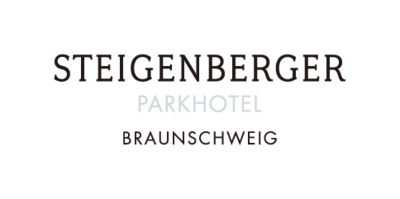Das Bild zeigt das Logo des Steigenberger Parkhotels Braunschweig. Der Text ist in Großbuchstaben geschrieben und in einem eleganten Schriftstil gehalten. Oben steht "STEIGENBERGER", darunter in hellerer Schrift "PARKHOTEL" und am unteren Rand "BRAUNSCHWEIG".