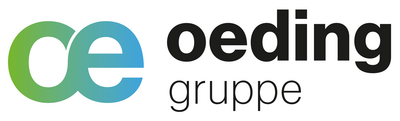 Das Bild zeigt das Logo der "oeding gruppe". Links im Bild sind die Buchstaben "oe" in einem stilisierten Schriftzug dargestellt, der von grünen zu blauen Farbtönen übergeht. Rechts daneben steht in schwarzer Schrift das Wort "oeding" und darunter in kleinerer Schrift "gruppe". Der Hintergrund ist weiß.
